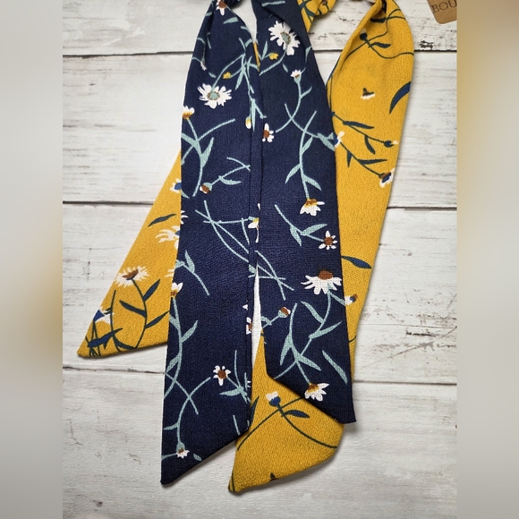 Elegant Floral Hair Scrunchies in Navy and Mustard - Picture 4 of 5